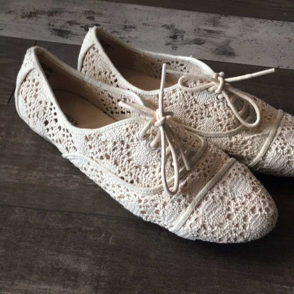 Off White Lace Flats